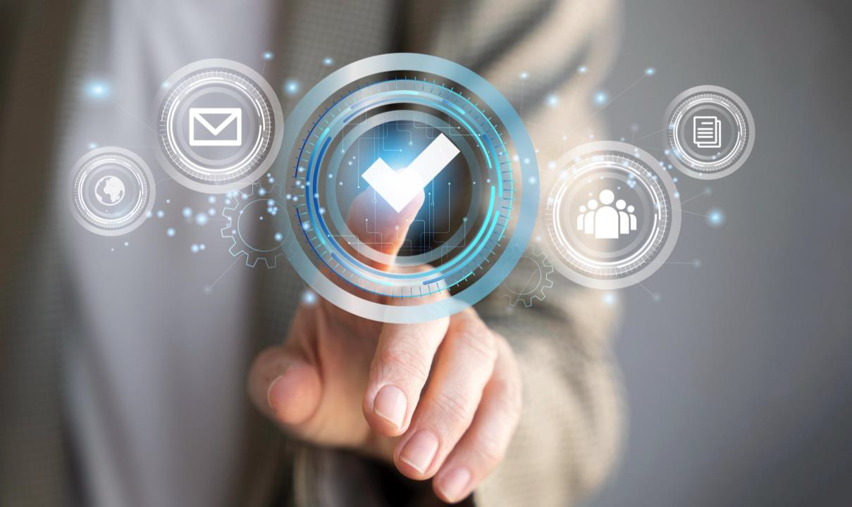 Prehľadný dashboard HR systému so zobrazením dochádzky a pracovného času